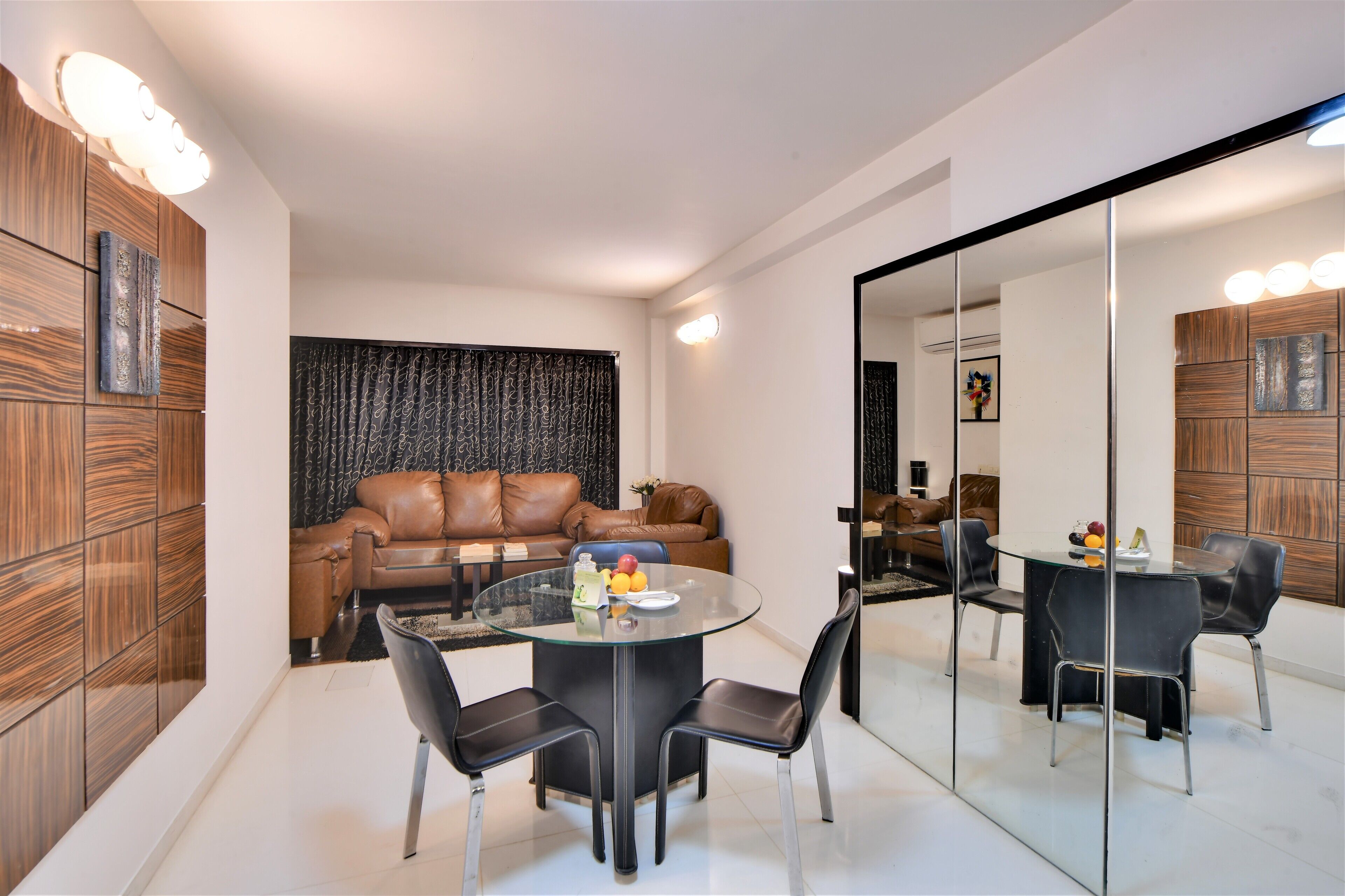 4 bedrooms, Egyptian cotton sheets, premium bedding, minibar