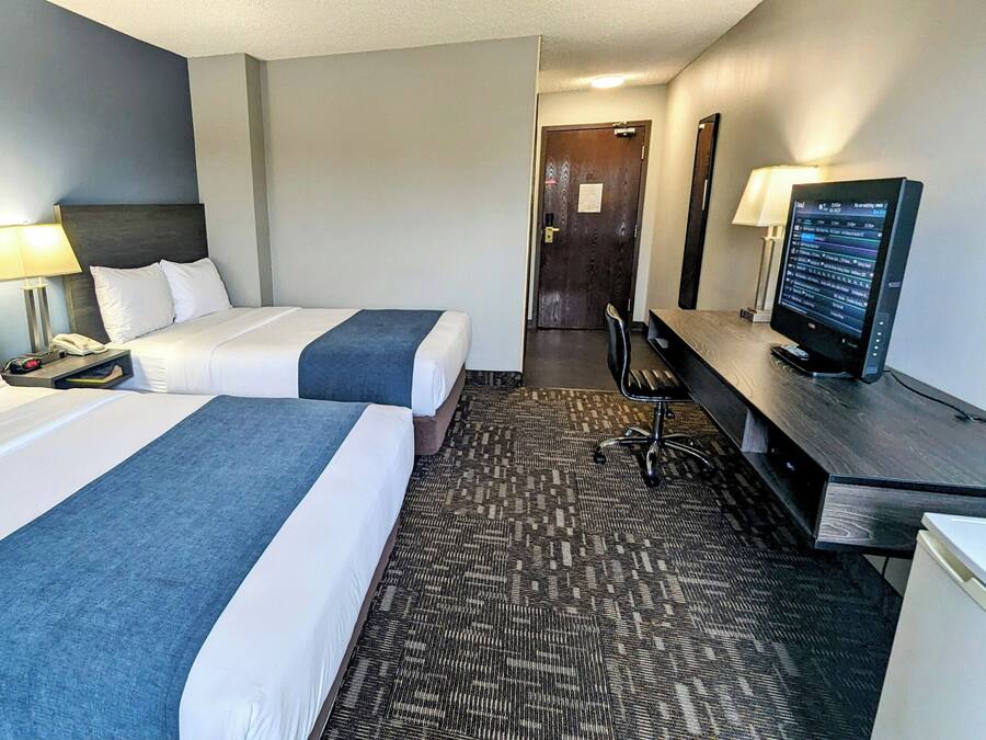 Deluxe-Zimmer, 2 Queen-Betten, Nichtraucher | Schreibtisch, Verdunkelungsvorhänge, Zustellbetten, kostenloses WLAN