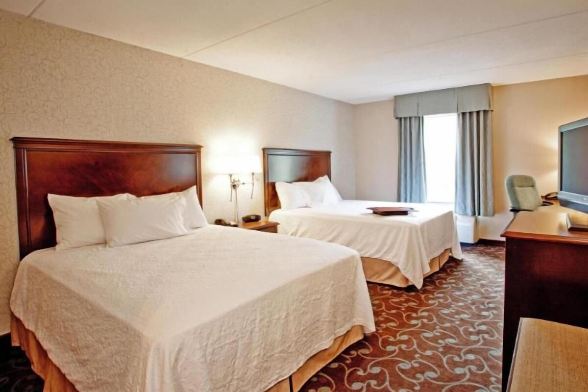 Hypo-allergenic bedding available, desk, blackout drapes