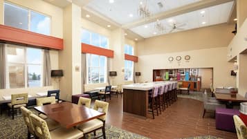 Esmorzar diari d'estil bufet gratuït