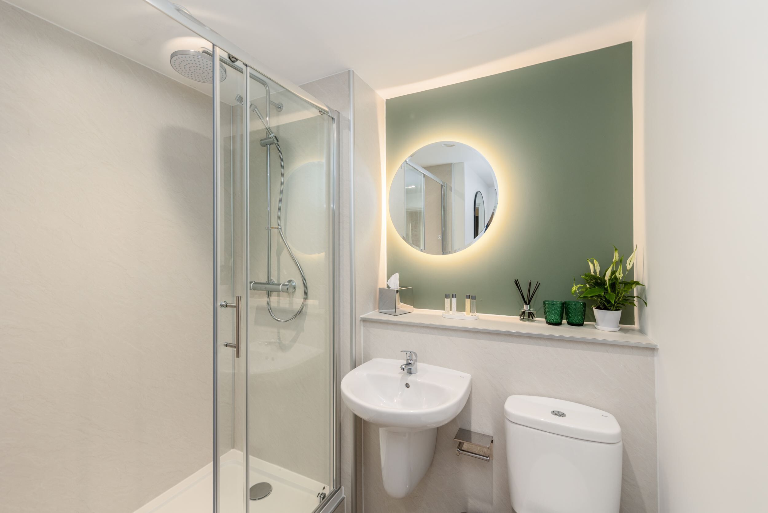 Executive Double Room | Bathroom | Shower, free toiletries, hair dryer, towels