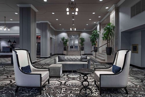 DoubleTree Suites by Hilton Hotel Detroit Downtown - Fort Shelby