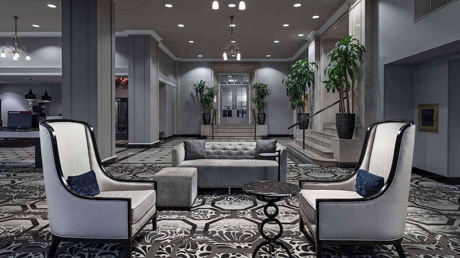 DoubleTree Suites by Hilton Hotel Detroit Downtown - Fort Shelby