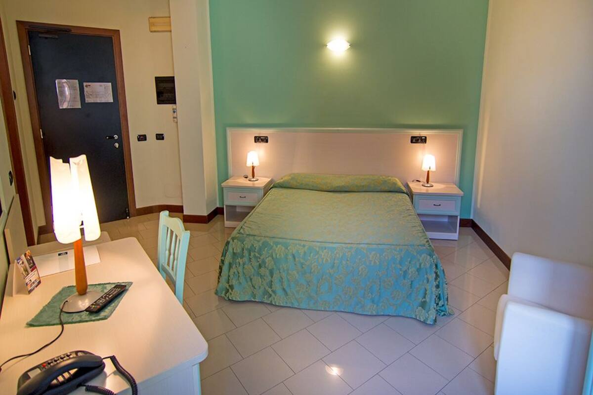 Family Room, Connecting Rooms