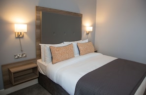 Deluxe Double Room | In-room safe, desk, bed sheets - Westlodge Hotel (Bantry)