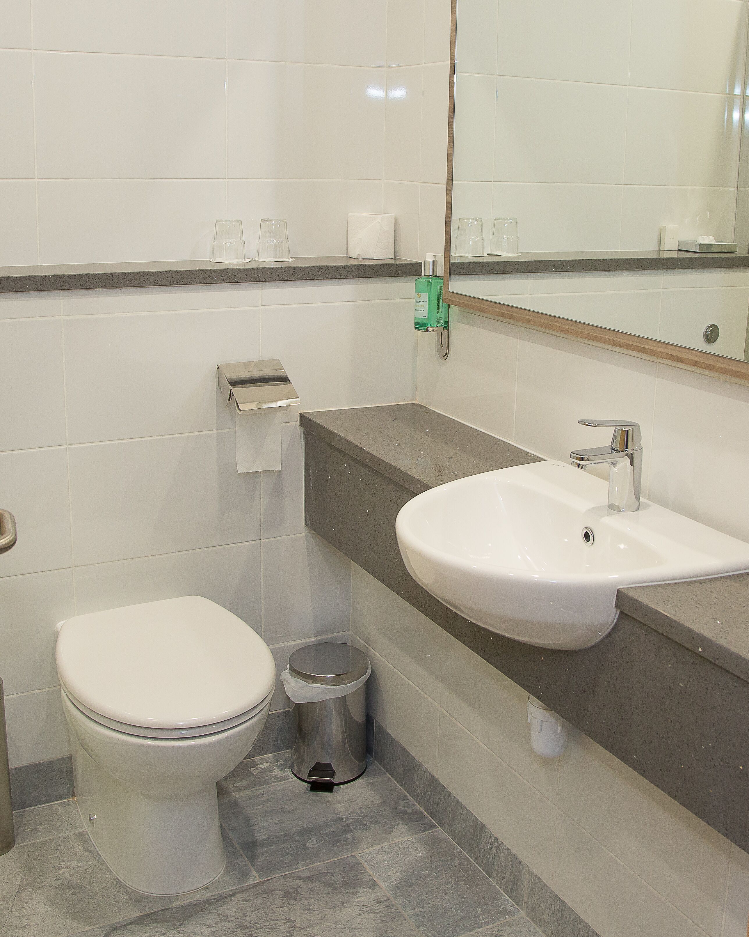 deluxe twin room, 1 bedroom | bathroom amenities | separate bathtub and shower, hydromassage showerhead, free toiletries
