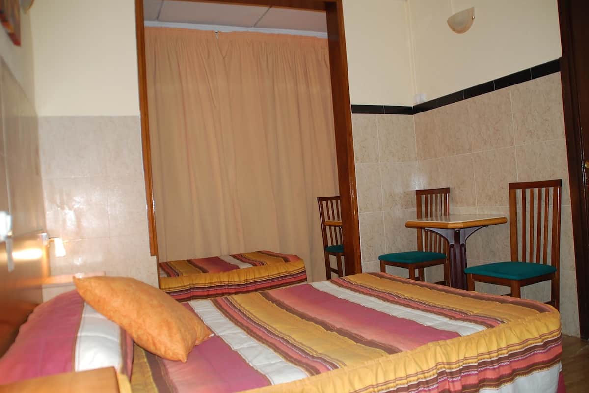 Chambre Familiale | Rideaux occultants, Wi-Fi gratuit