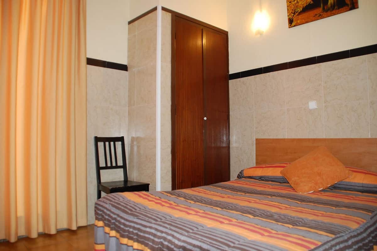 Double Room, Private Bathroom | Langsir/tirai gelap terus, Wi-fi percuma 