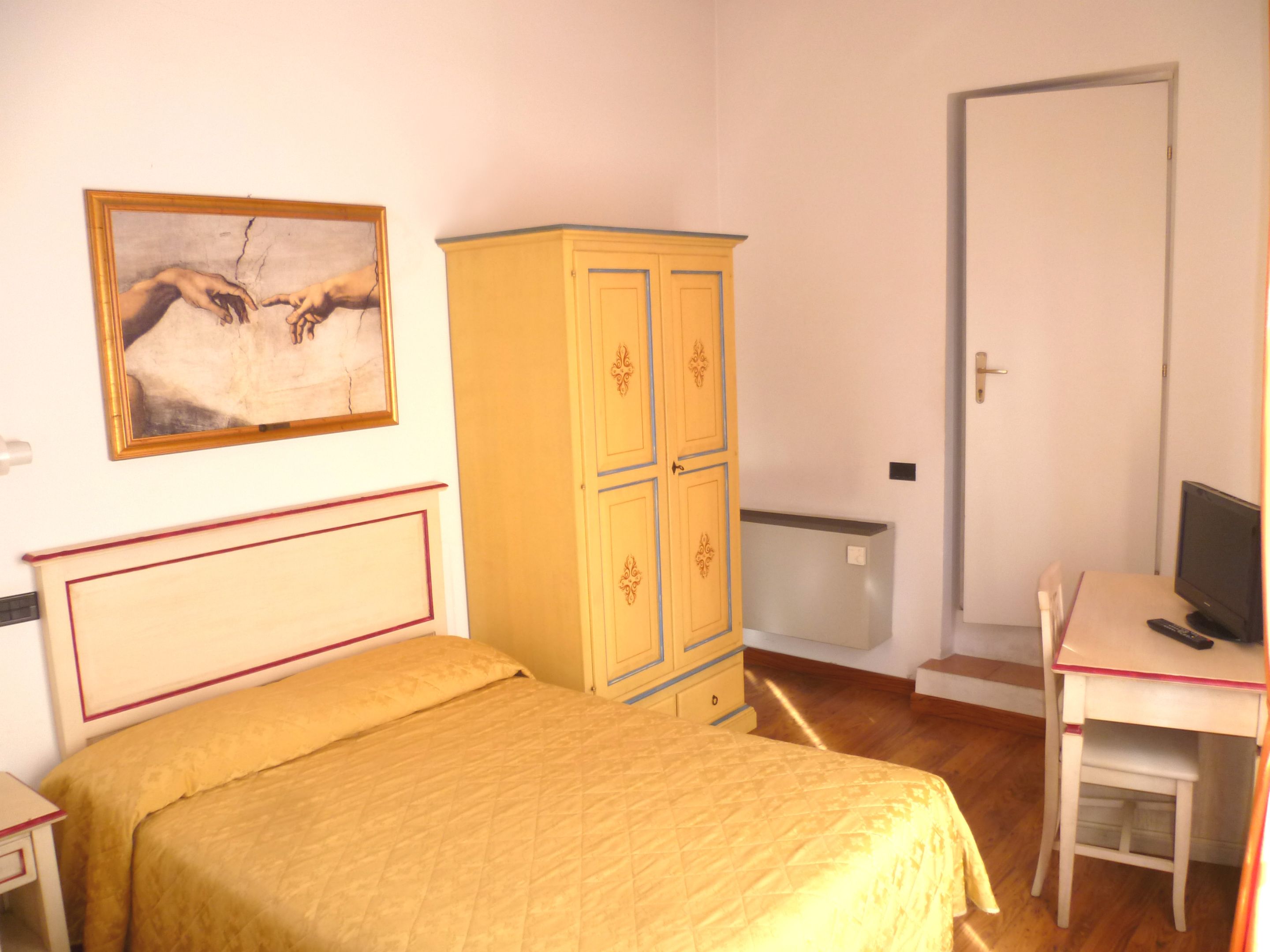 economy double room | bathroom | shower, free toiletries, hair dryer, bidet