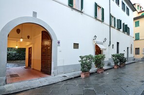 Front of property - Hotel Vasari (Florence)