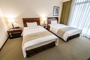 Quarto duplo superior, 2 camas de solteiro | Frigobar, cofres nos quartos, escrivaninha