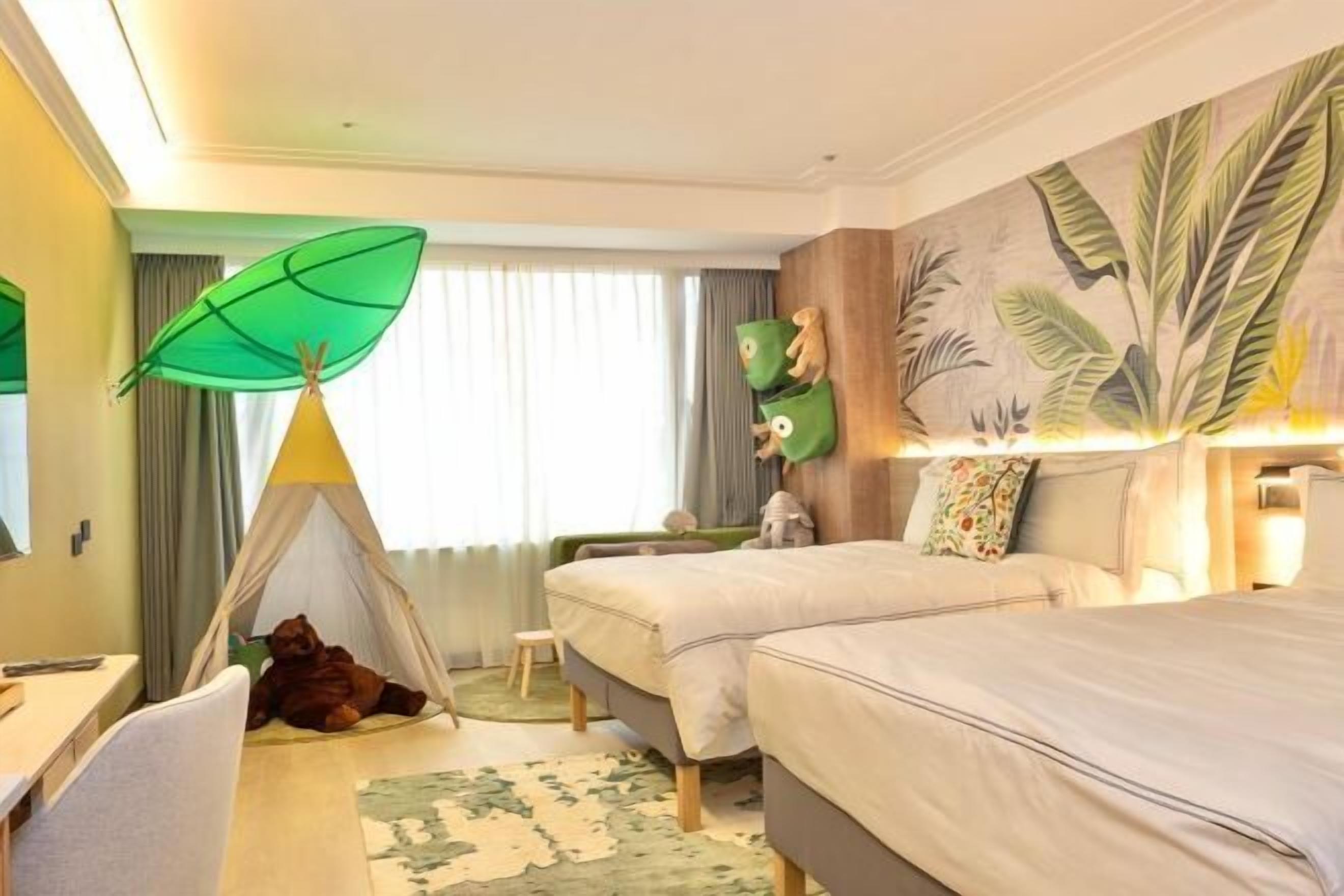 Minibar, in-room safe, desk, laptop workspace