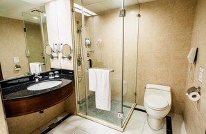 Deluxe Double Room | Bathroom