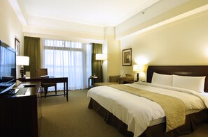 Minibar, in-room safe, desk, laptop workspace - Fullon Poshtel Jhongli (Taoyuan City)