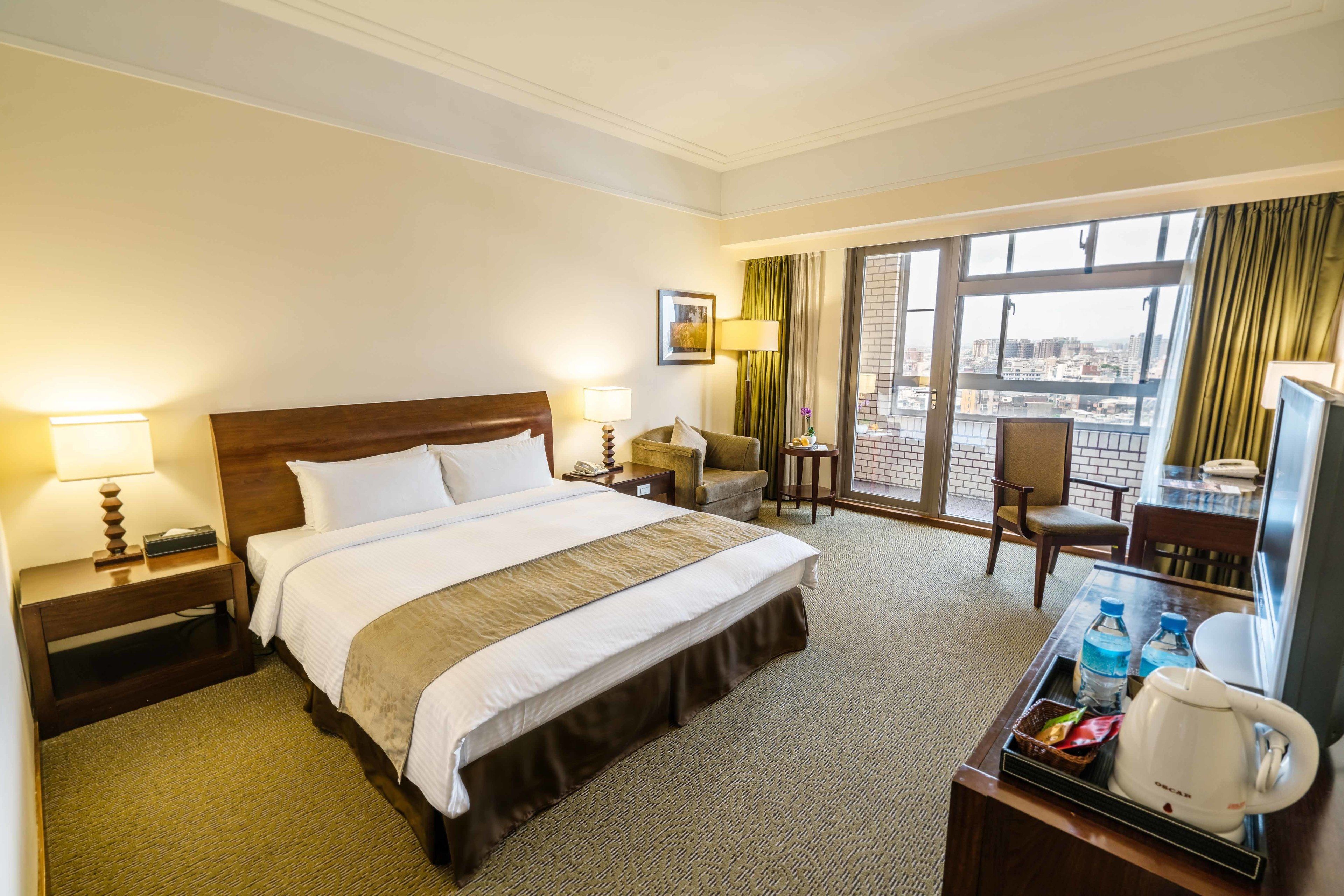 deluxe double room | minibar, in-room safe, desk, laptop workspace