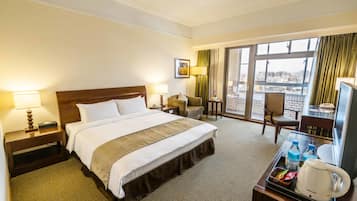 Deluxe Double Room | Minibar, in-room safe, desk, laptop workspace
