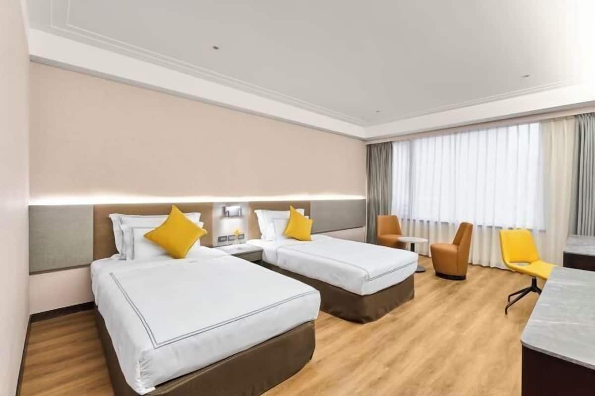 Minibar, in-room safe, desk, laptop workspace