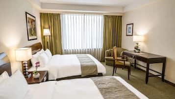 Deluxe Twin Room | Minibar, in-room safe, desk, laptop workspace