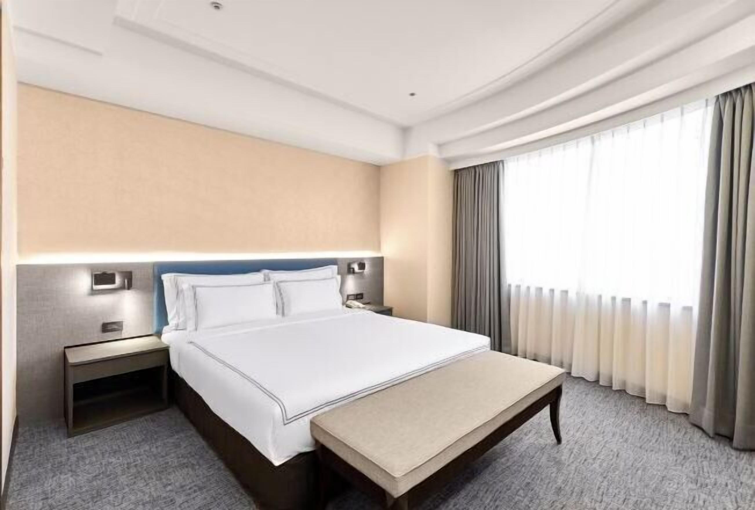 Minibar, in-room safe, desk, laptop workspace