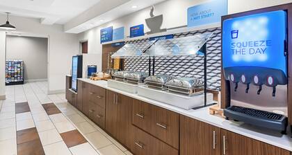 Holiday Inn Express and Suites Savannah - Midtown by IHG