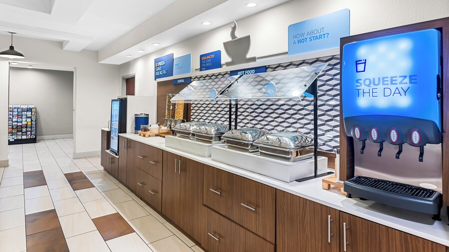 Holiday Inn Express and Suites Savannah - Midtown by IHG