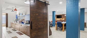 Holiday Inn Express and Suites Savannah - Midtown by IHG