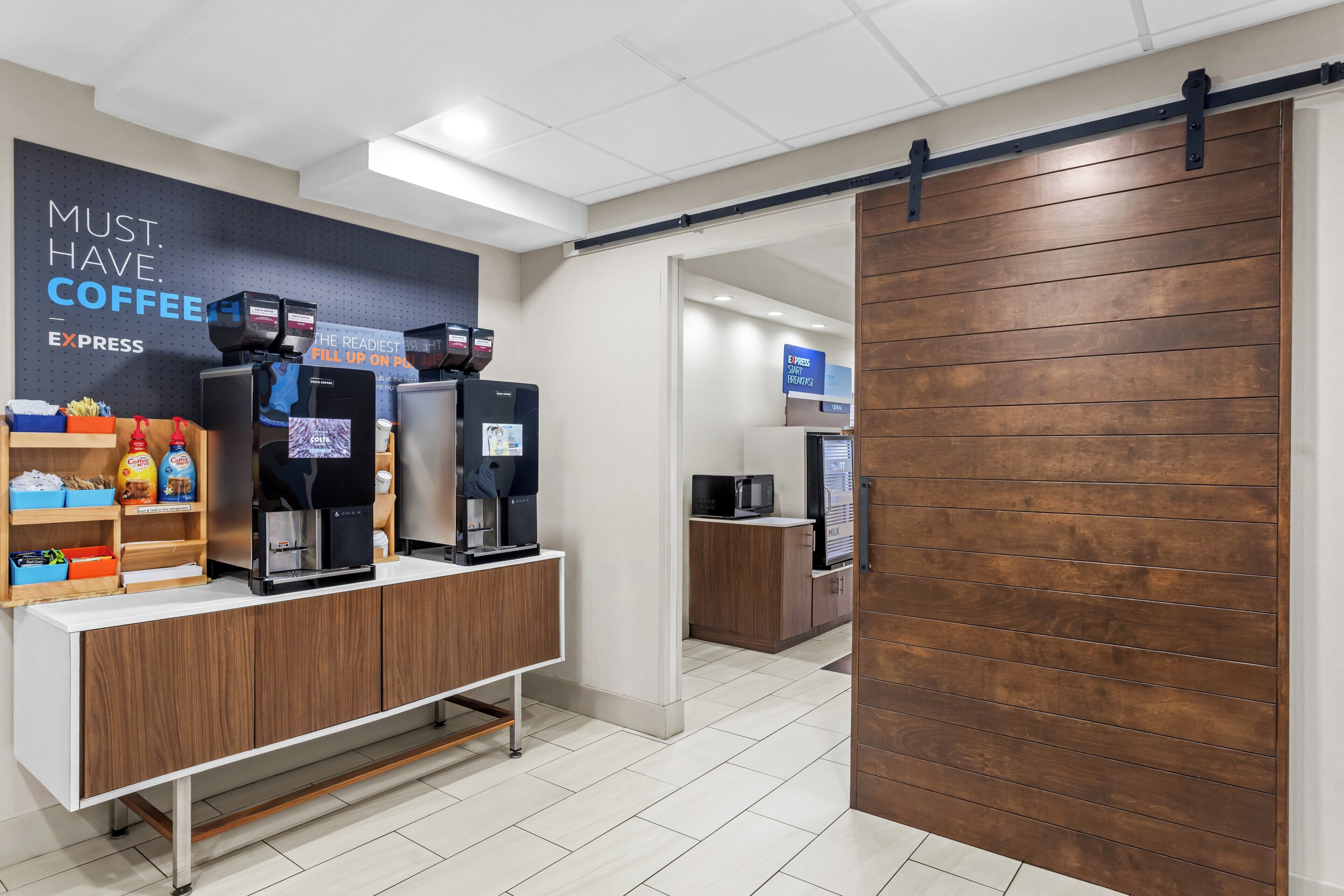 Photo - Holiday Inn Express  & Suites Savannah  Midtown