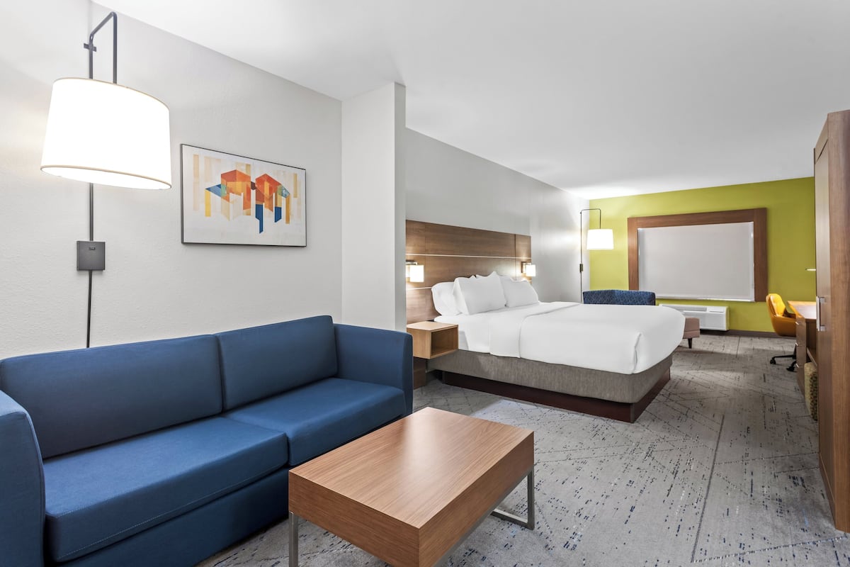 Suite, 1 King Bed | Premium bedding, in-room safe, desk, iron/ironing board