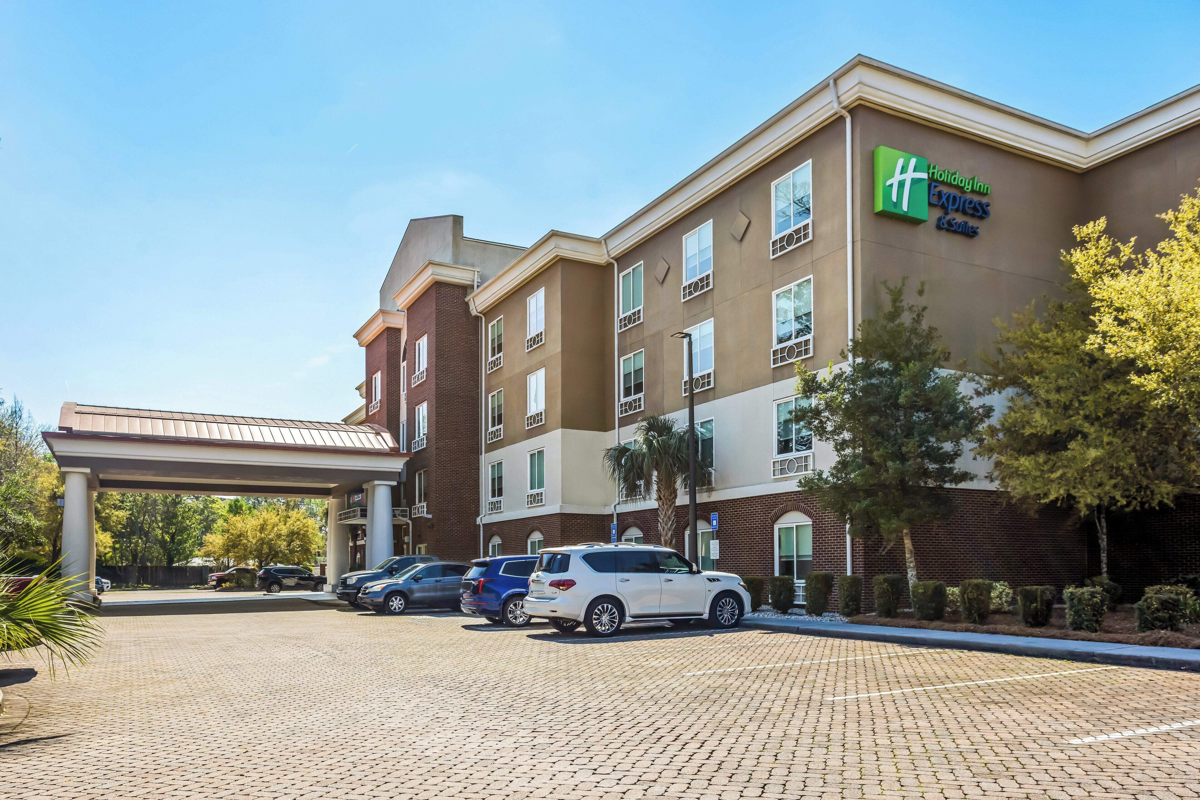 Photo - Holiday Inn Express  & Suites Savannah  Midtown