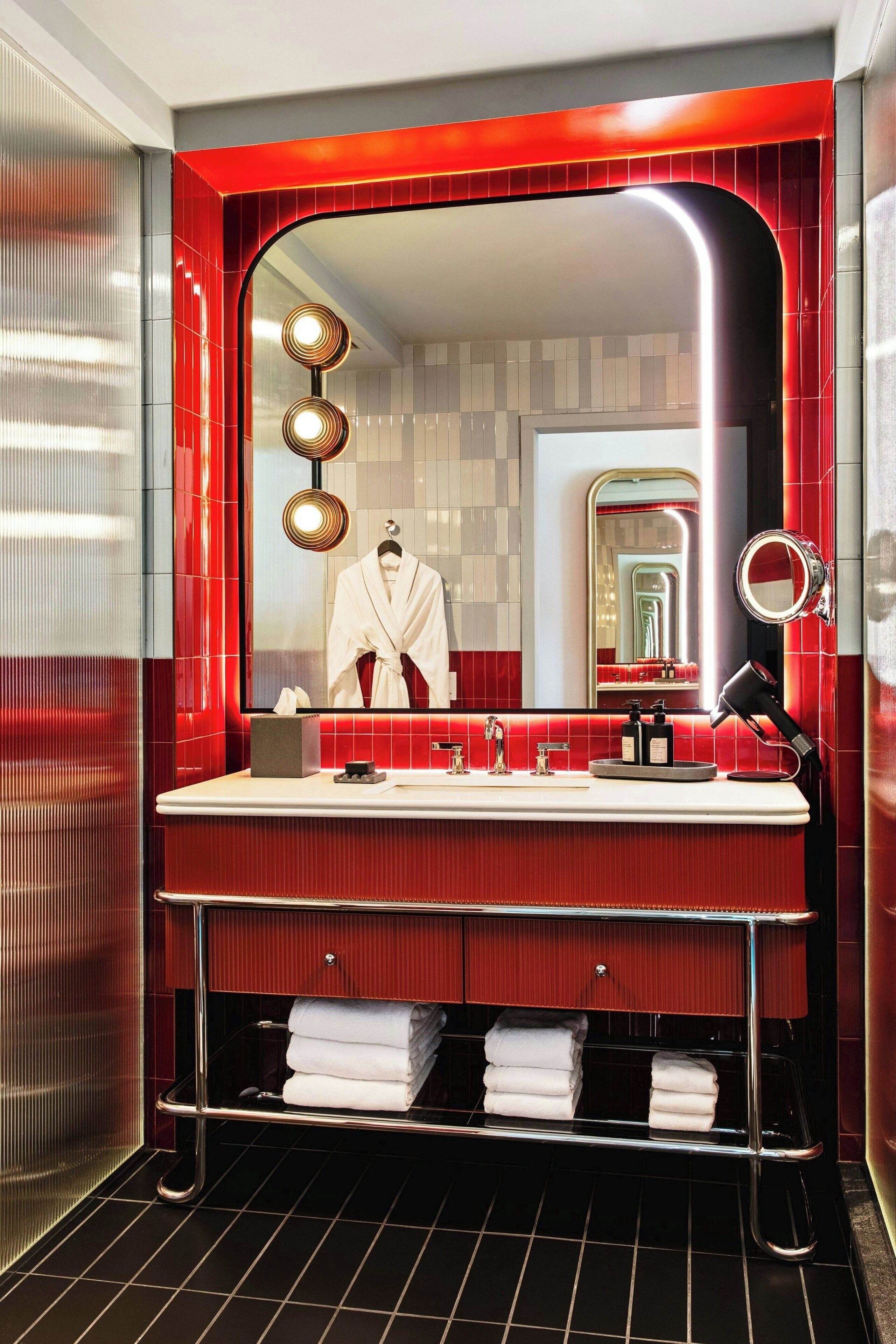 Fantastic Room, Junior Suite, 1 Bedroom, River View | Bathroom | Shower, free toiletries, hair dryer, bathrobes