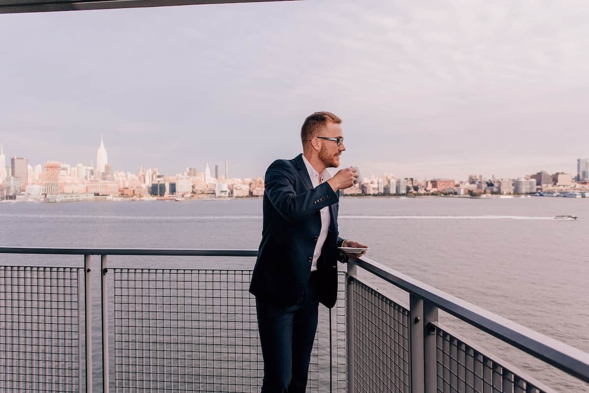 Cool Corner Room - Værelse - 1 kingsize-seng - udsigt til flod - hjørneværelse | Premium-sengetøj, senge med topmadrasser, minibar, pengeskab på værelset