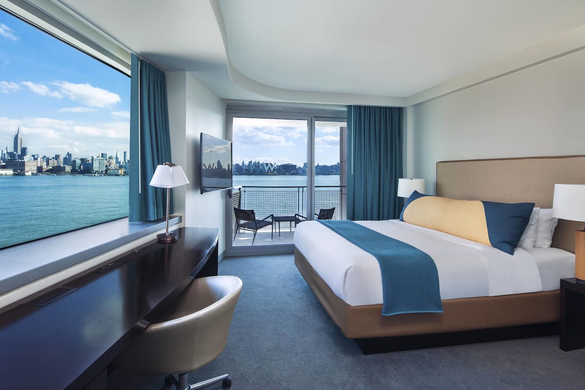 Cool Corner Room, Room, 1 King Bed, River View, Corner