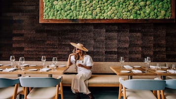 2 Restaurants; Frühstück, Mittagessen und Abendessen werden serviert