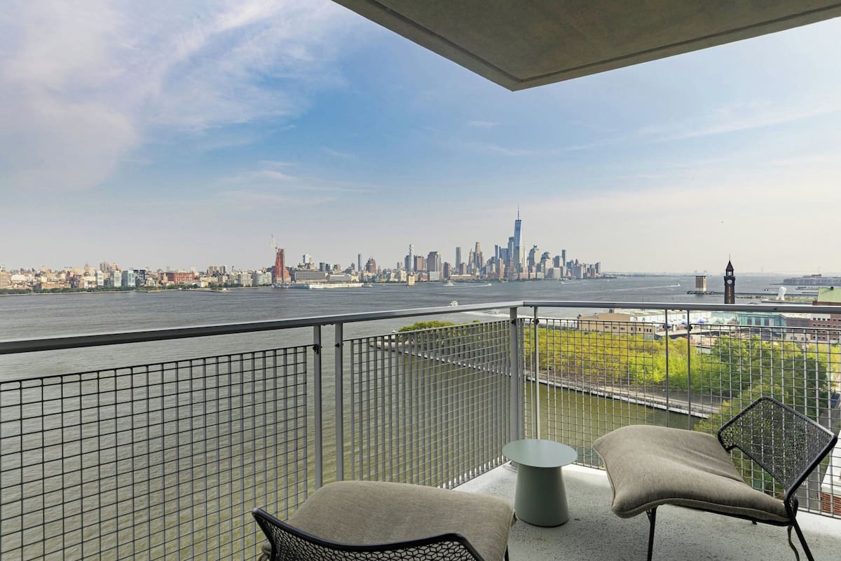 Premium bedding, pillowtop beds, minibar, in-room safe