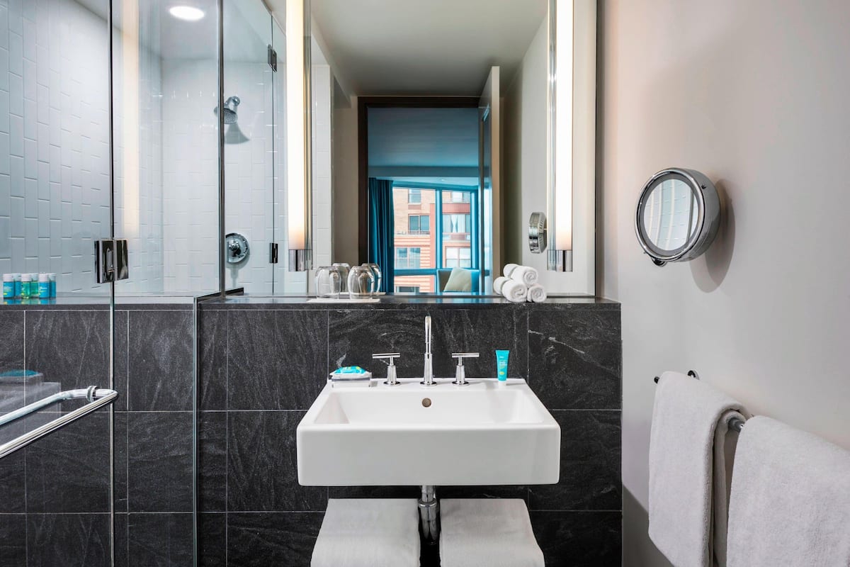 Bruser, gratis toiletartikler, hårtørrer, badekåber