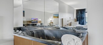 Waterbird Lakeside Inn