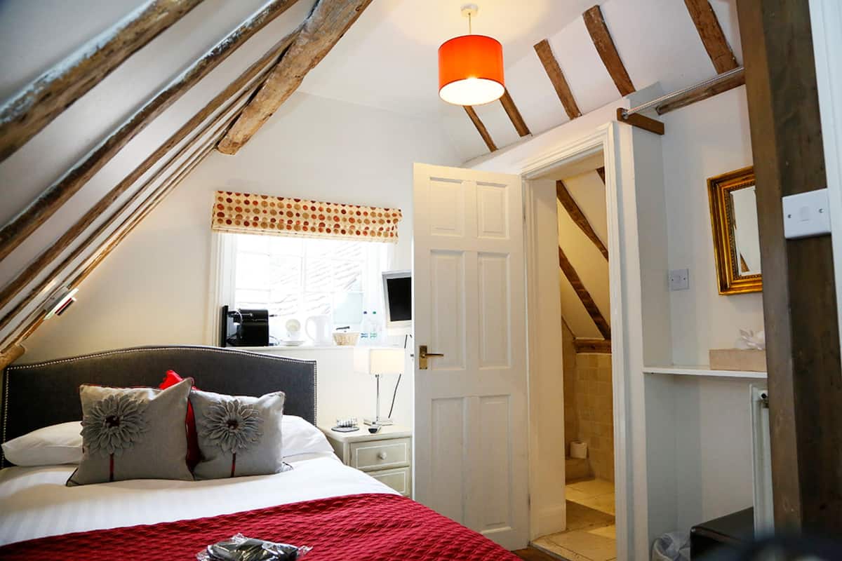 Basic Double Room | 10 bedrooms, premium bedding, desk, iron/ironing board
