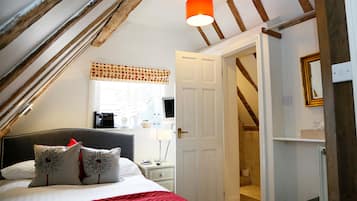 Basic-Doppelzimmer | 10 Schlafzimmer, hochwertige Bettwaren, Schreibtisch