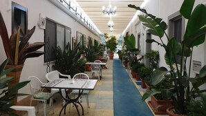 Interior - Blumentag (Paola)