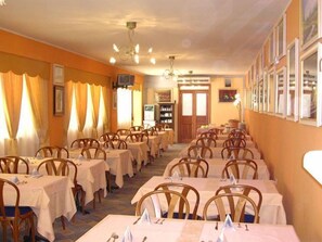 Free daily buffet breakfast - Blumentag (Paola)
