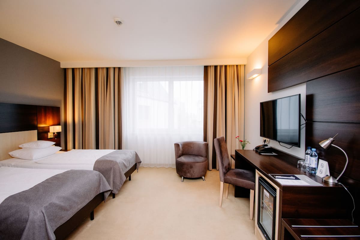 Hypo-allergenic bedding, minibar, desk, iron/ironing board