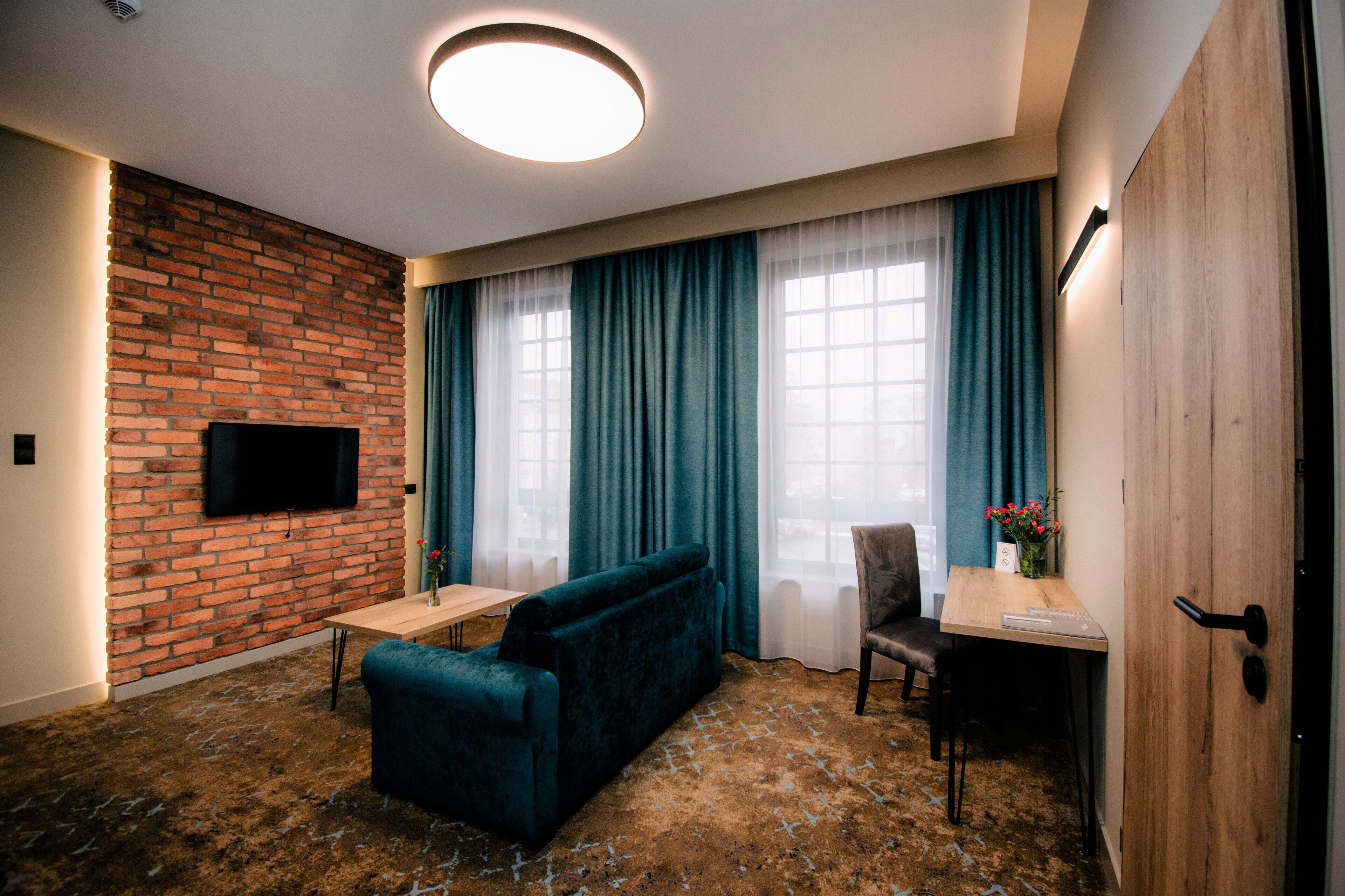 deluxe apartment | hypo-allergenic bedding, minibar, desk, soundproofing