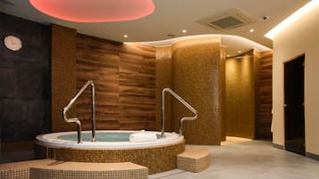 Bathtub spa indoor