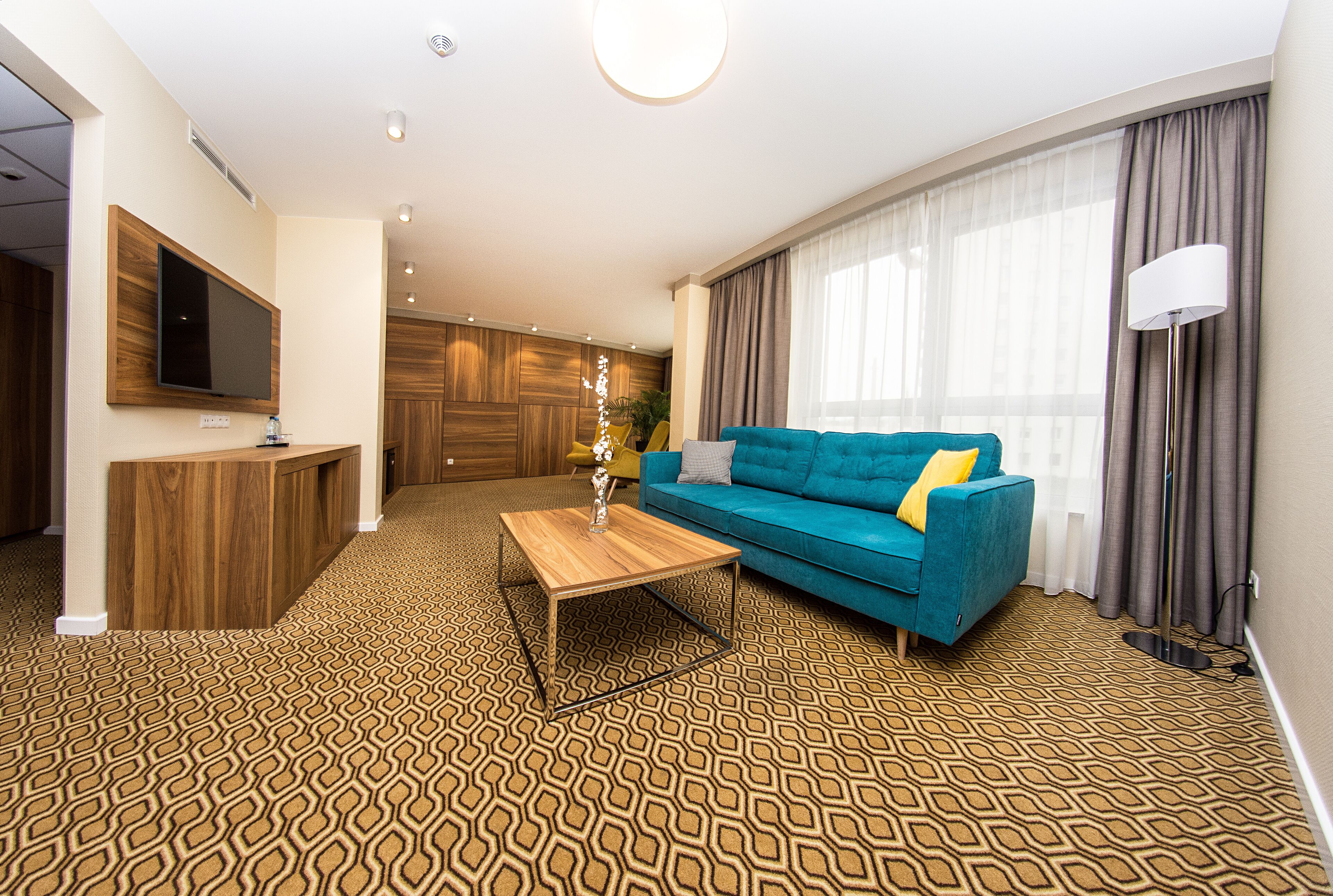 Apartment | Wohnbereich | 43-Zoll-Fernseher mit Kabelempfang