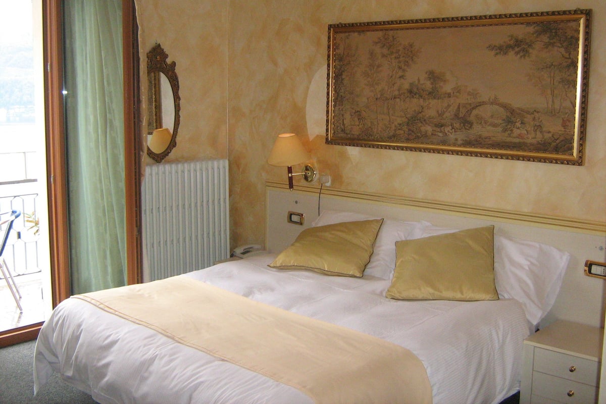In-room safe, desk, blackout curtains, free WiFi