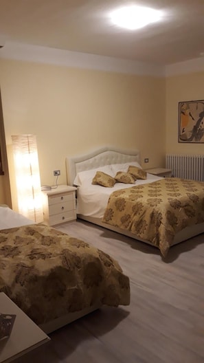 In-room safe, desk, blackout drapes, free WiFi - San Marino (Laglio)