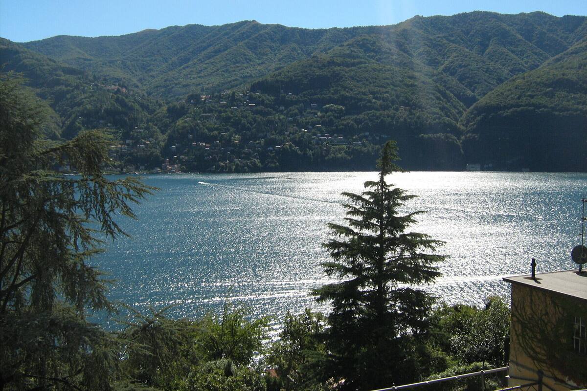 Double Room, Lake View | In-room safe, desk, blackout drapes, WiFi (free)