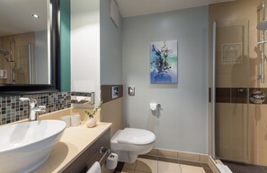 Bathroom - Leonardo Royal Hotel Berlin Alexanderplatz (Berlin)