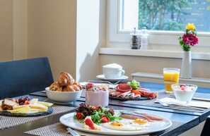Daily buffet breakfast for a fee - Leonardo Royal Hotel Berlin Alexanderplatz (Berlin)