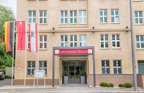Property entrance - Leonardo Royal Hotel Berlin Alexanderplatz (Berlin)